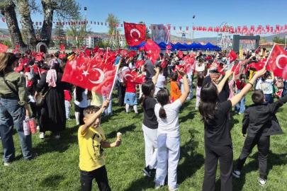 3 ETKİNLİKTE 23 NİSAN RÜZGÂRI TURHAL’I SARDI
