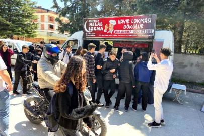 Turhal’dan Kahramanmaraş’a Vefa: Öğrenci ve Öğretmenler İçin Lokma Dağıtıldı