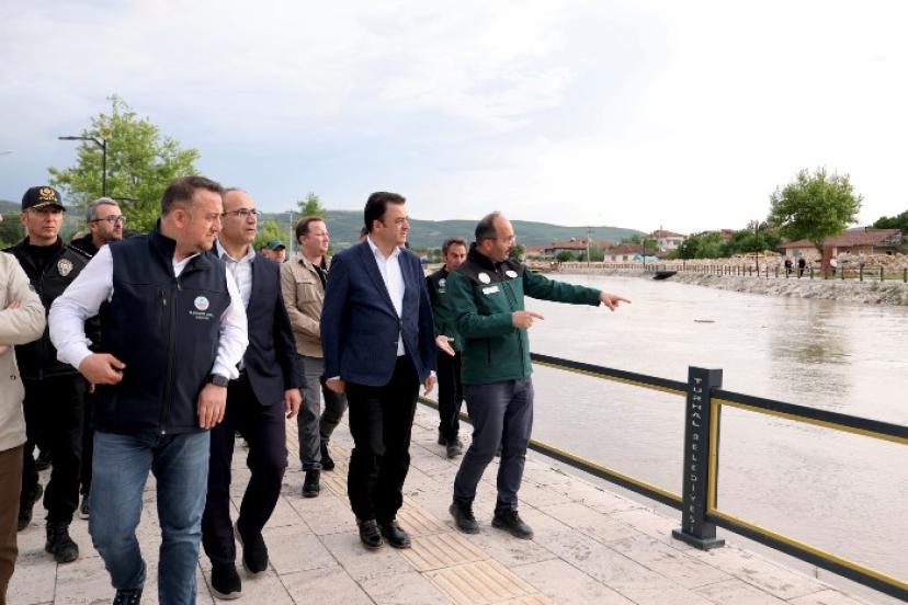 Vali Köklü Sel Bölgesinde: “Devlet Tüm Gücüyle Sahada”