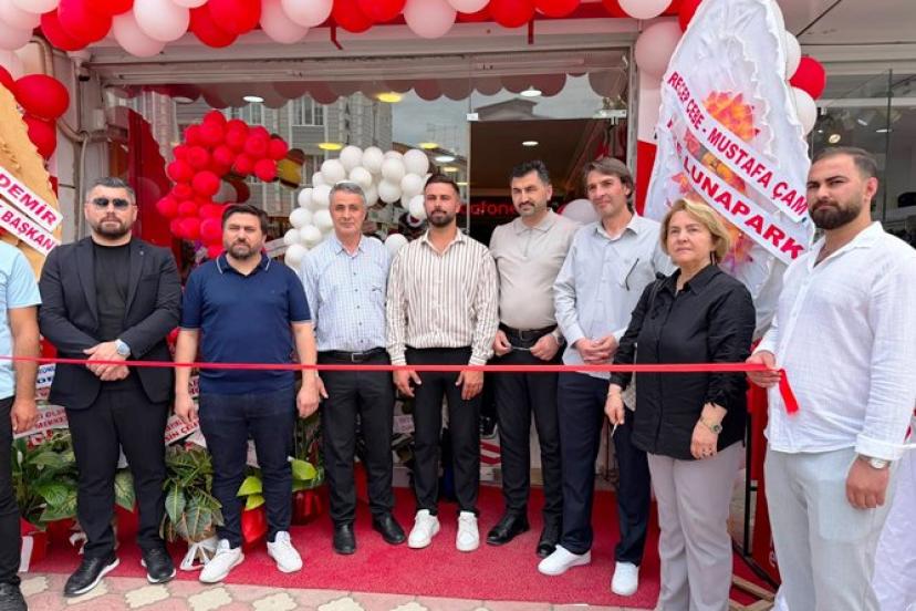 Turhal’da Bayrak İletişim Vodafone Bayisi Olarak Açıldı